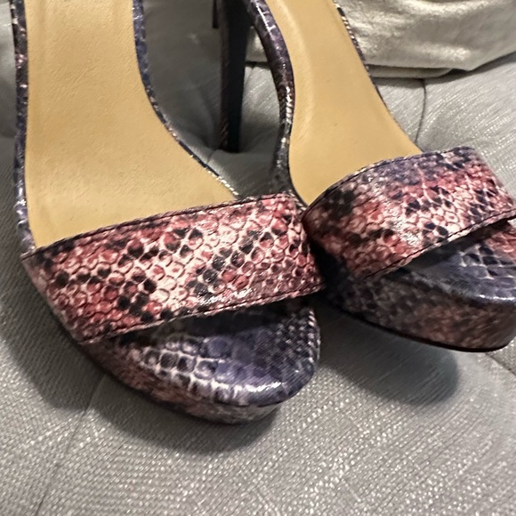 🔥 NWOT Pink/Purple Ankle Strap Heels - Picture 5 of 12